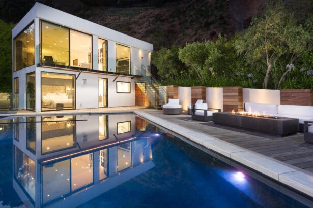 Hollywood Villa depan