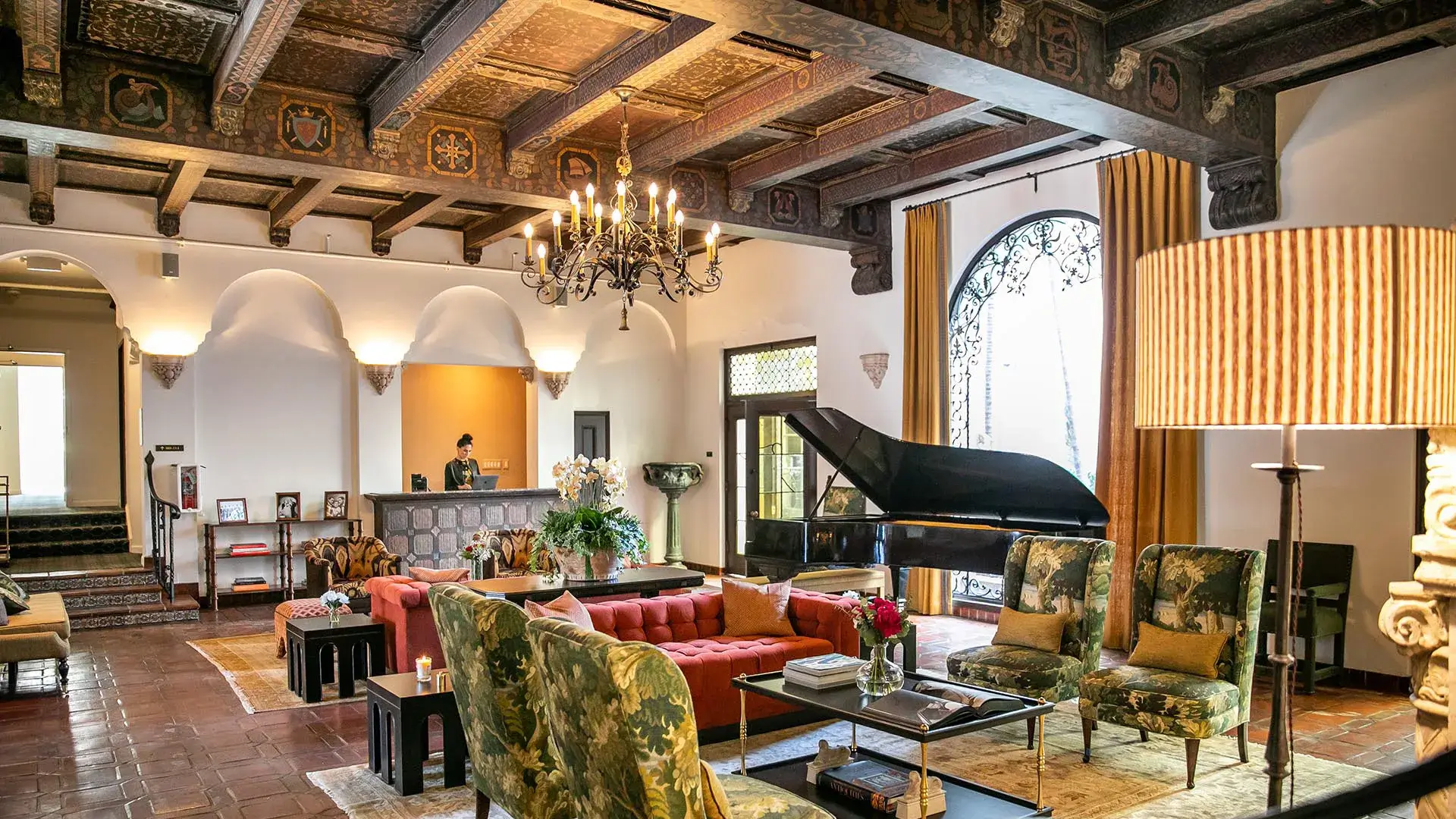 hollywood villa webp